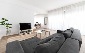 Stylish Spacious Apartment In Palaio Faliro