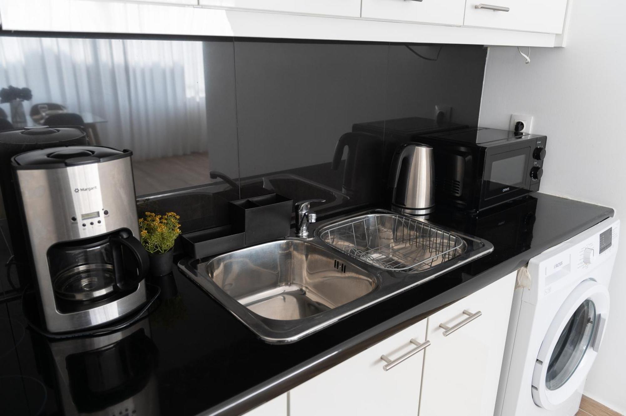 Stylish Spacious Apartment In Palaio Faliro Athènes Extérieur photo